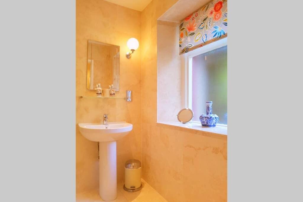 No 6 The Square Tearooms & Accommodation Buxton  Ngoại thất bức ảnh